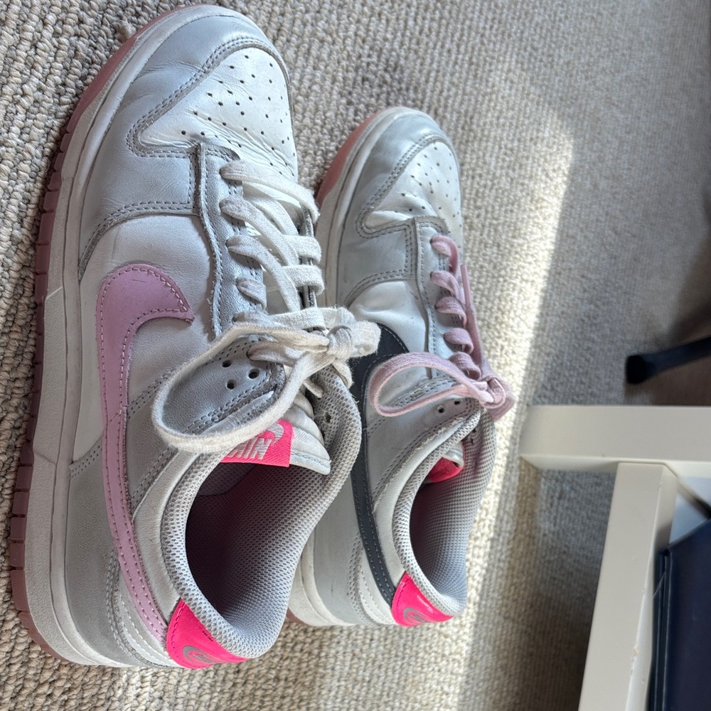 Nike Women's dunks in Pink and Gray reversed.